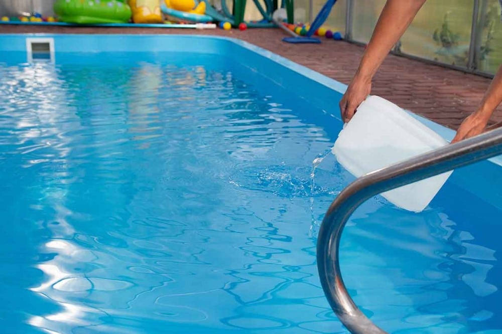 کلر مایع برای ضدعفونی کردن استخر